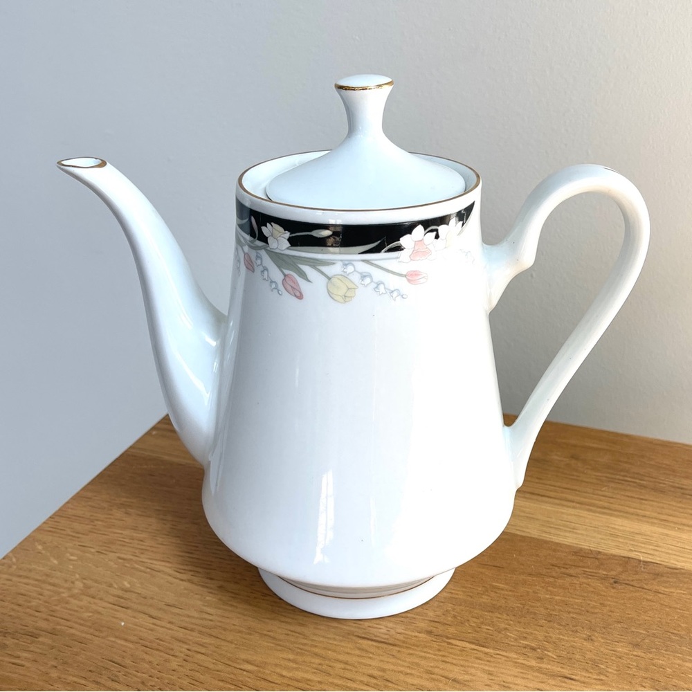 Crown Ming Fine China, Michelle Jian Shiang, Floral Design Coffee Pot w/ Lid